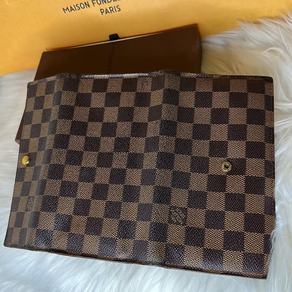 💯 Authentic Louis Vuitton DE Trifold Wallet 🍀